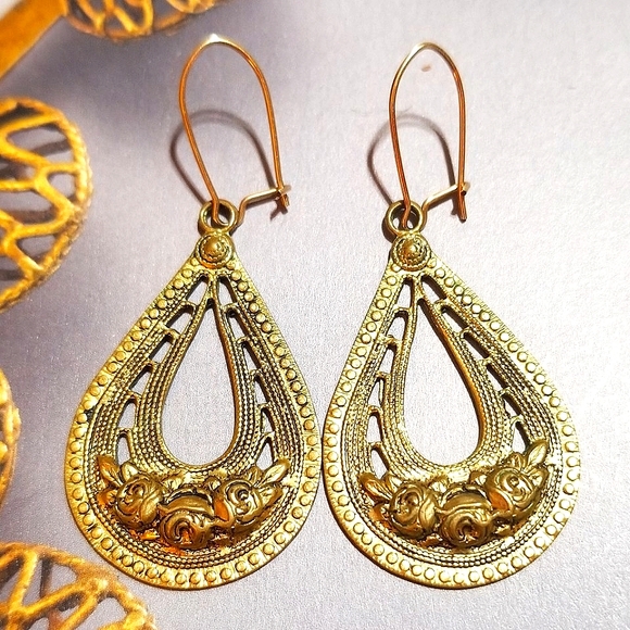 Antique Jewelry - Antique Gilded Sterling Silver Cannetille Reppousse Earrings